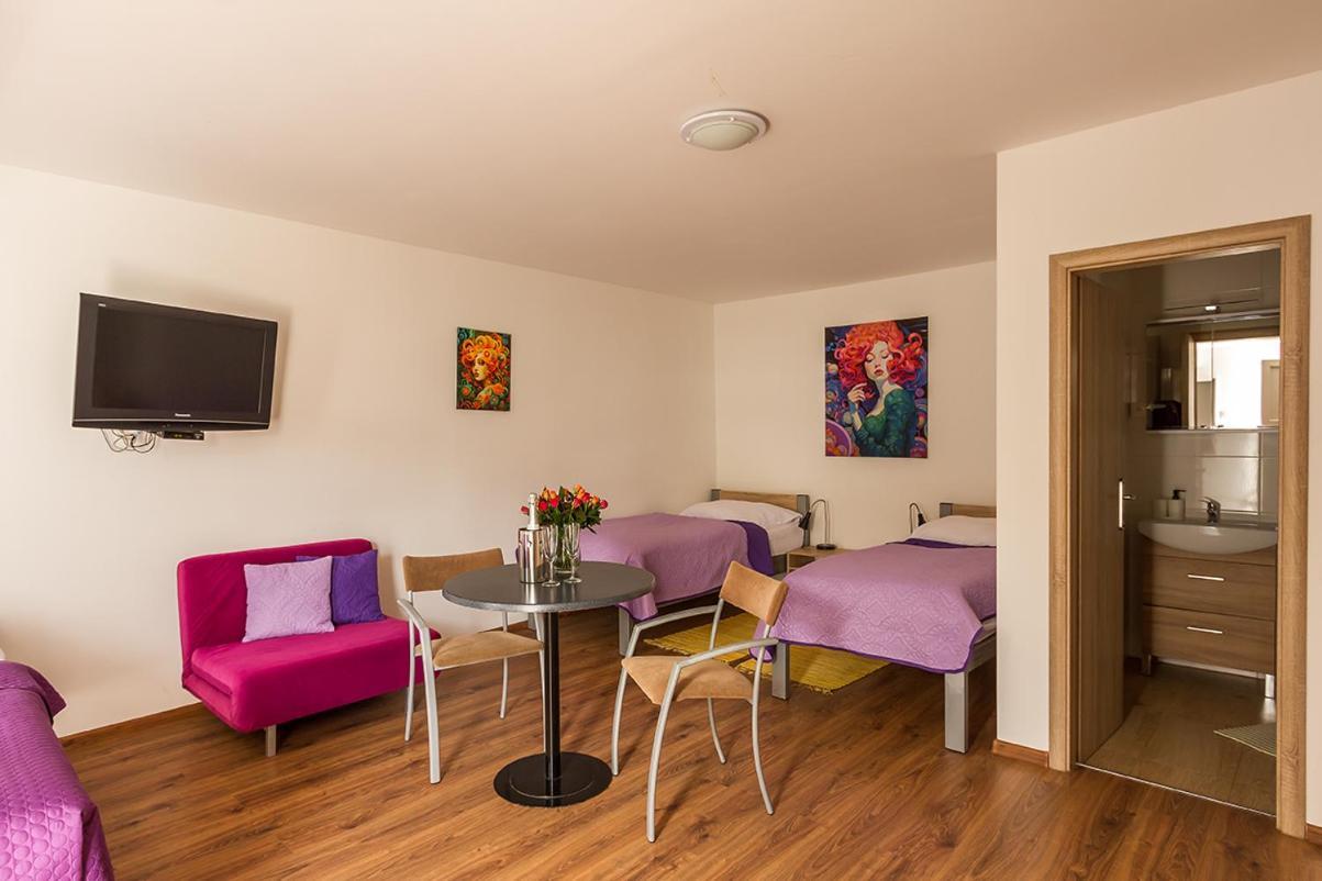 Apartmany Tereza & Free Parking บราติสลาวา ภายนอก รูปภาพ