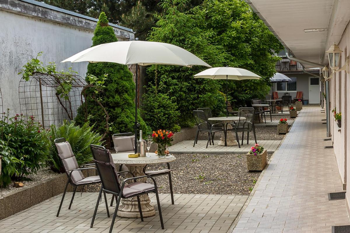 Apartmany Tereza & Free Parking บราติสลาวา ภายนอก รูปภาพ