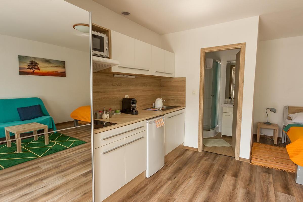 Apartmany Tereza & Free Parking บราติสลาวา ภายนอก รูปภาพ