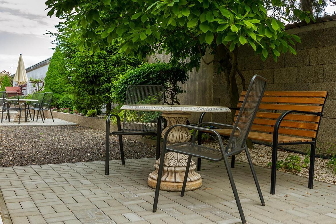 Apartmany Tereza & Free Parking บราติสลาวา ภายนอก รูปภาพ