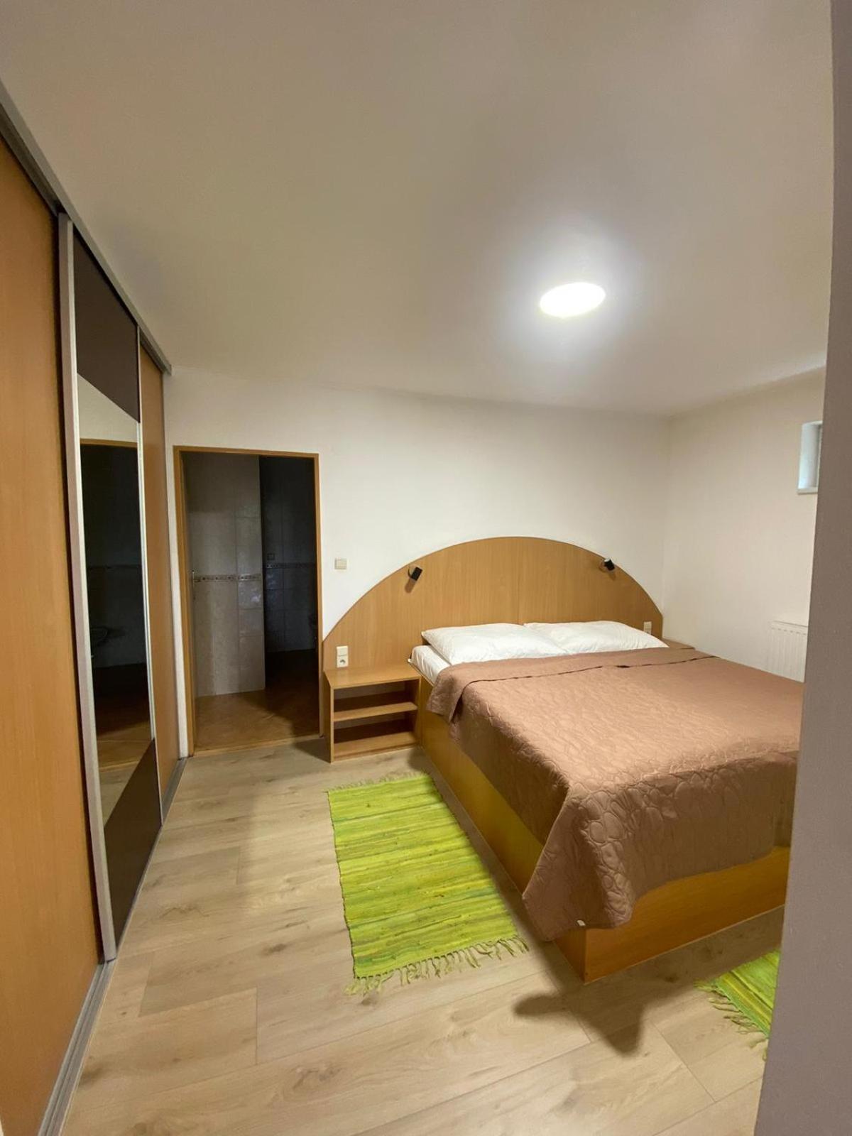 Apartmany Tereza & Free Parking บราติสลาวา ภายนอก รูปภาพ